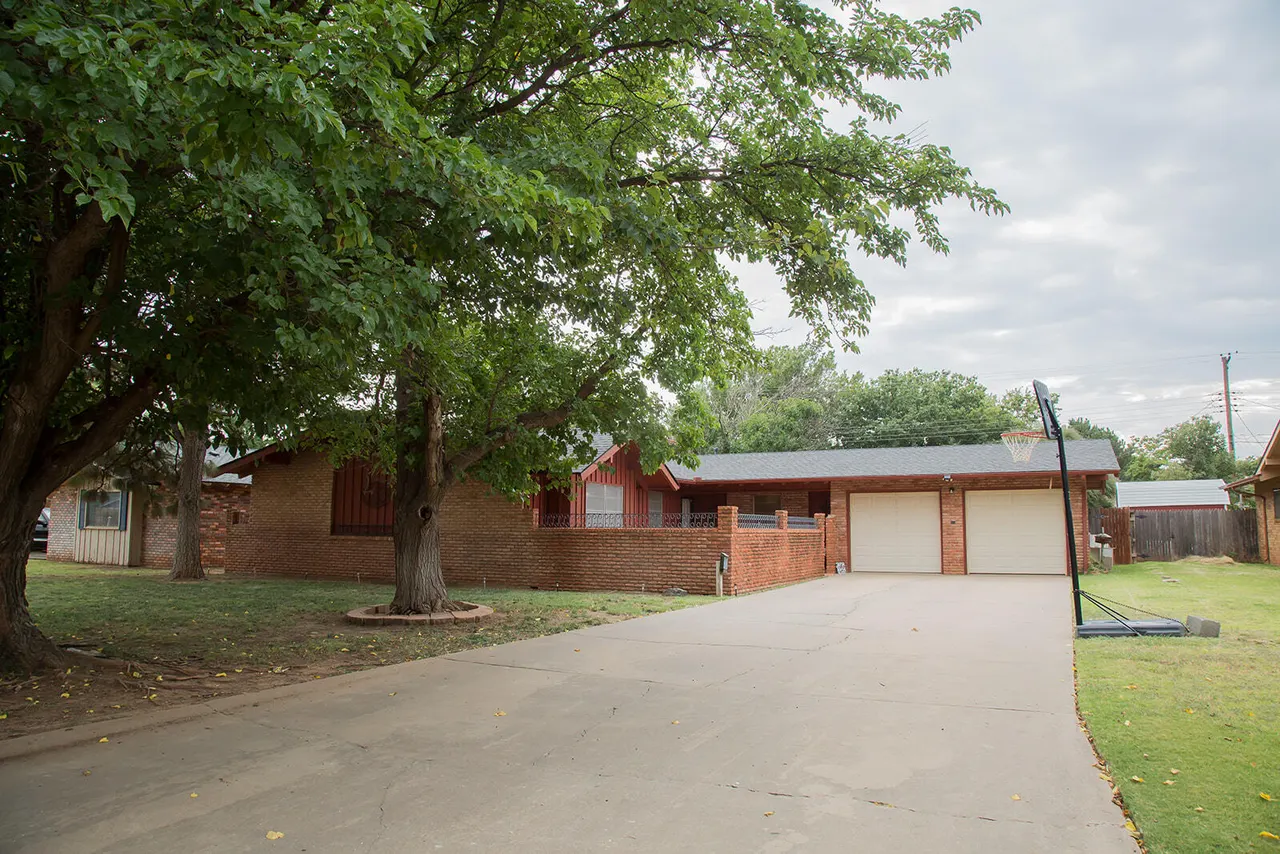 Front exterior — 1311 Holiday Drive, Plainview, TX 79072