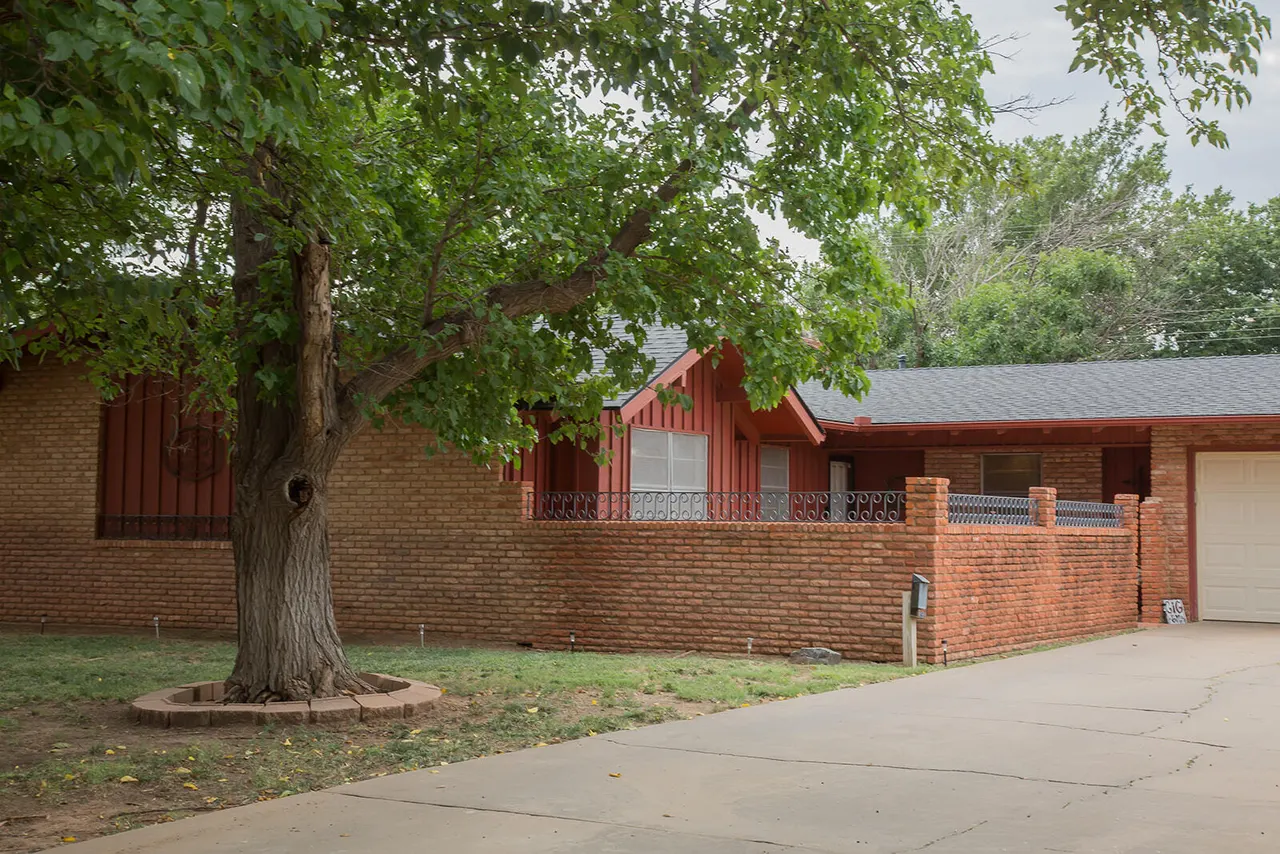 Photo 2 — 1311 Holiday Drive, Plainview, TX 79072
