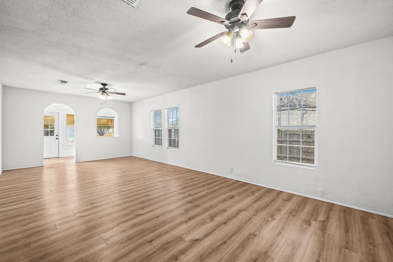 Photo 6 — 620 S 11th Street, Slaton, TX 79364