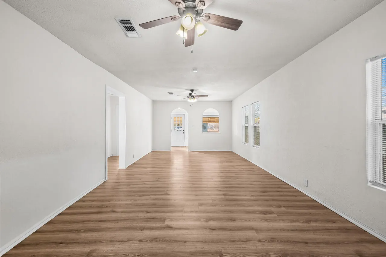 Photo 7 — 620 S 11th Street, Slaton, TX 79364