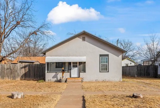 Front exterior — 620 S 11th Street, Slaton, TX 79364