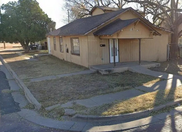 Photo 3 — 2101 Avenue M, Lubbock, TX 79411