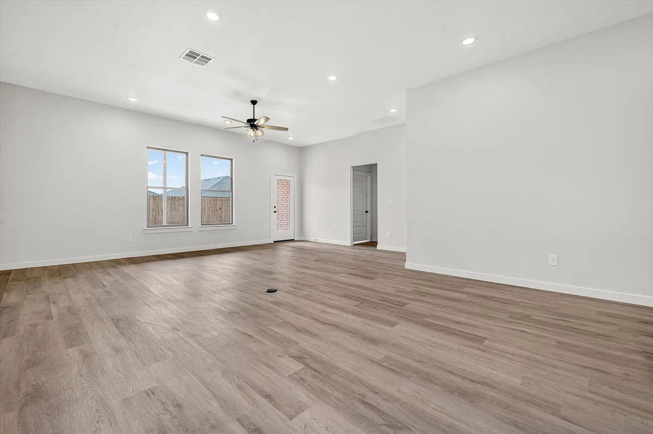 Photo 9 — 805 E 30th Street, Wolfforth, TX 79382