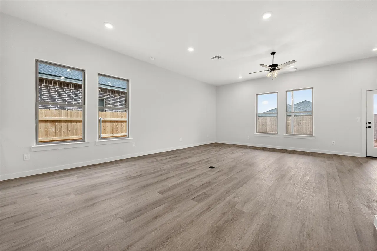 Photo 8 — 805 E 30th Street, Wolfforth, TX 79382