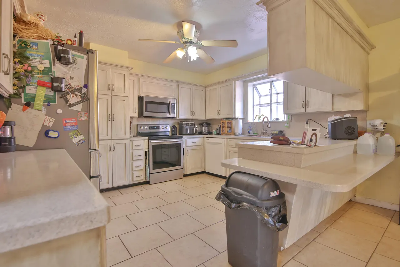 Photo 9 — 6903 Gary Avenue, Lubbock, TX 79413