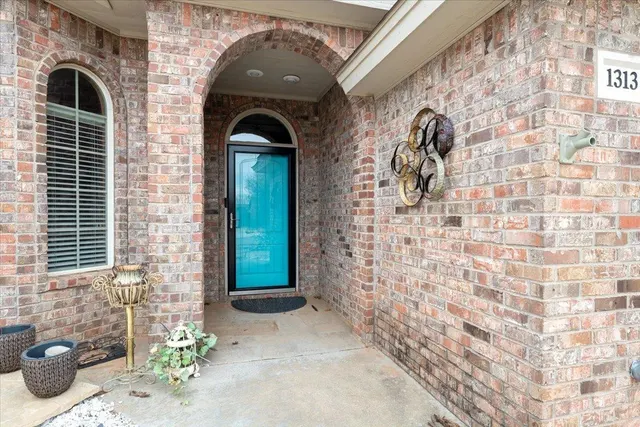 Photo 3 — 1313 Yorkshire Avenue, Wolfforth, TX 79382