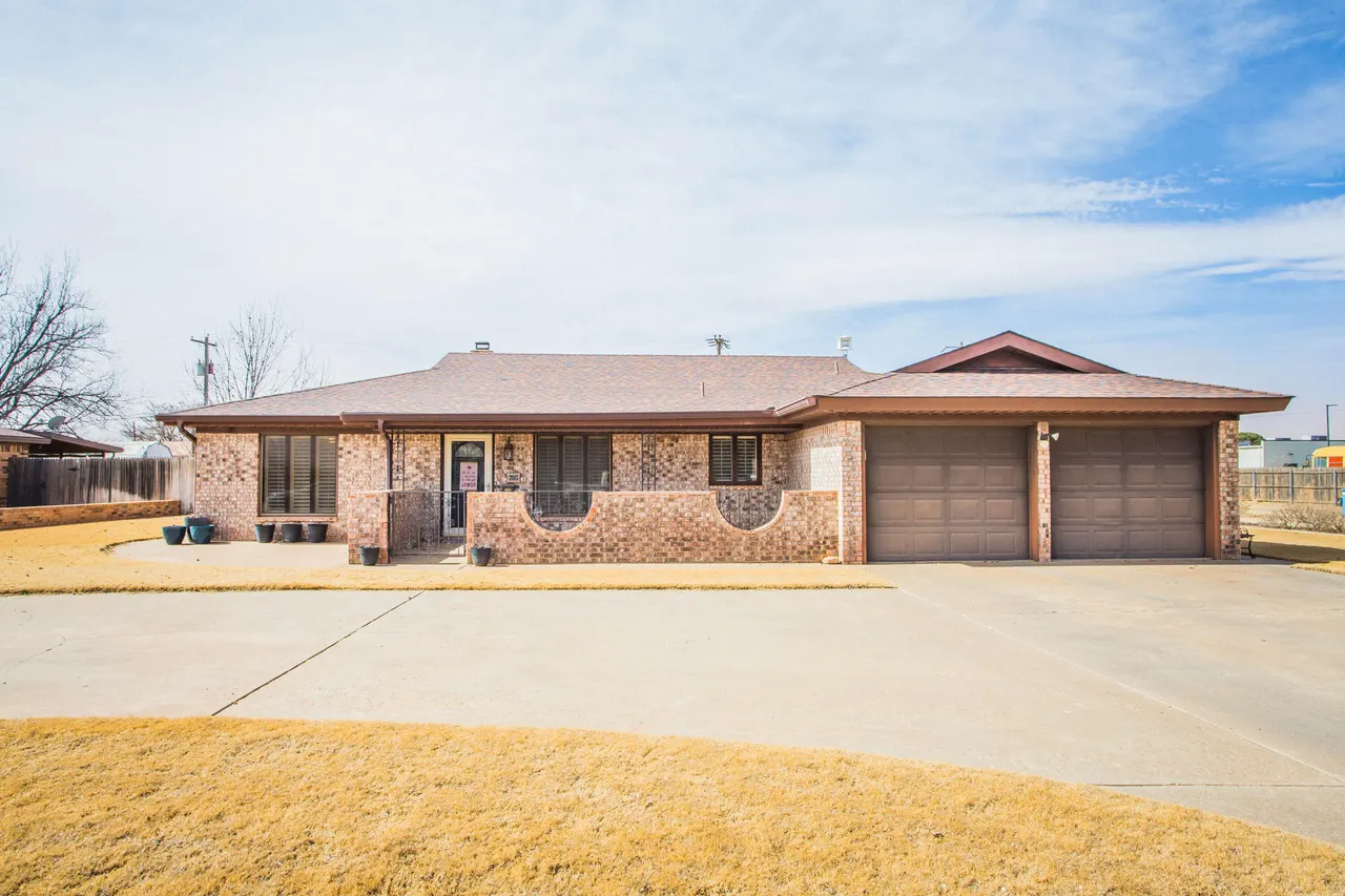 Front exterior — 705 S 22nd Street, Slaton, TX 79364