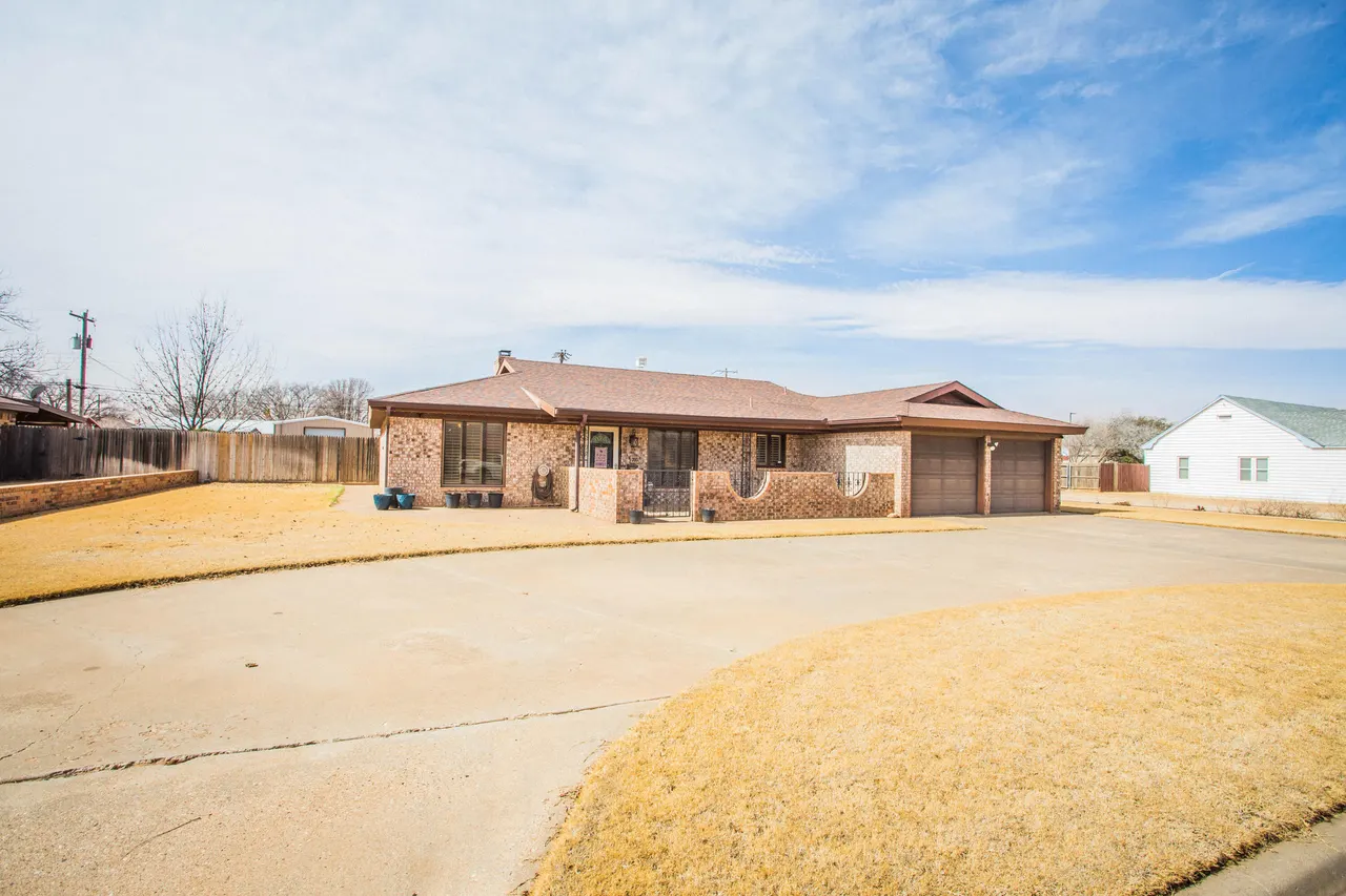 Photo 3 — 705 S 22nd Street, Slaton, TX 79364