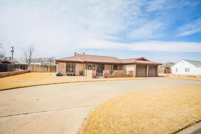 Photo 3 — 705 S 22nd Street, Slaton, TX 79364