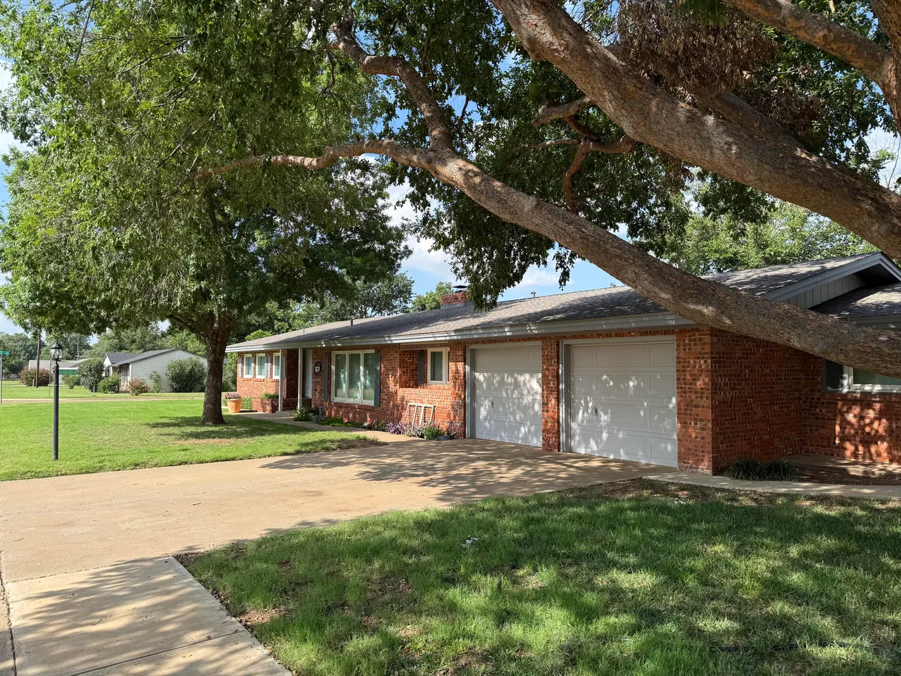 Photo 2 — 1901 Avenue R, Tahoka, TX 79373