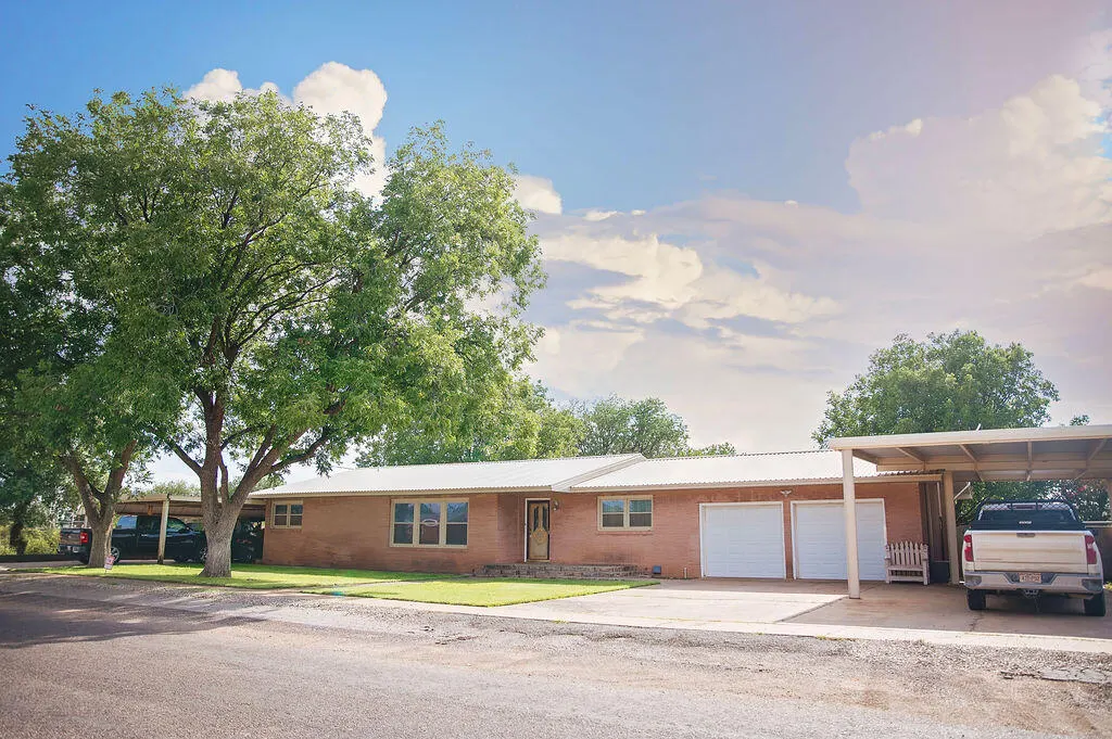 Front exterior — 1201 N Avenue F, Denver City, TX 79323