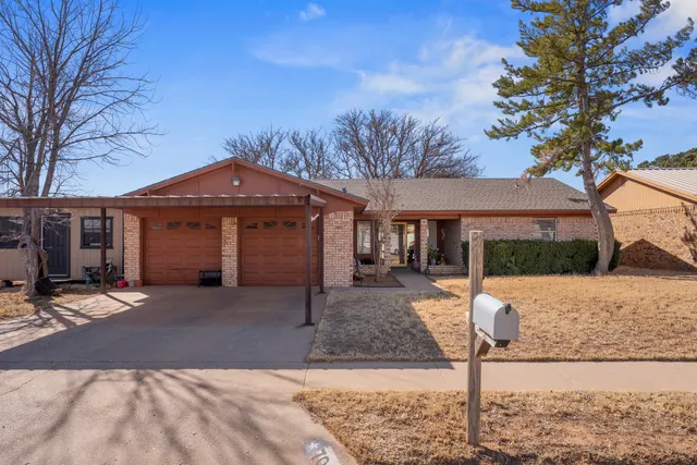 Front exterior — 704 Cherry Street, Levelland, TX 79336