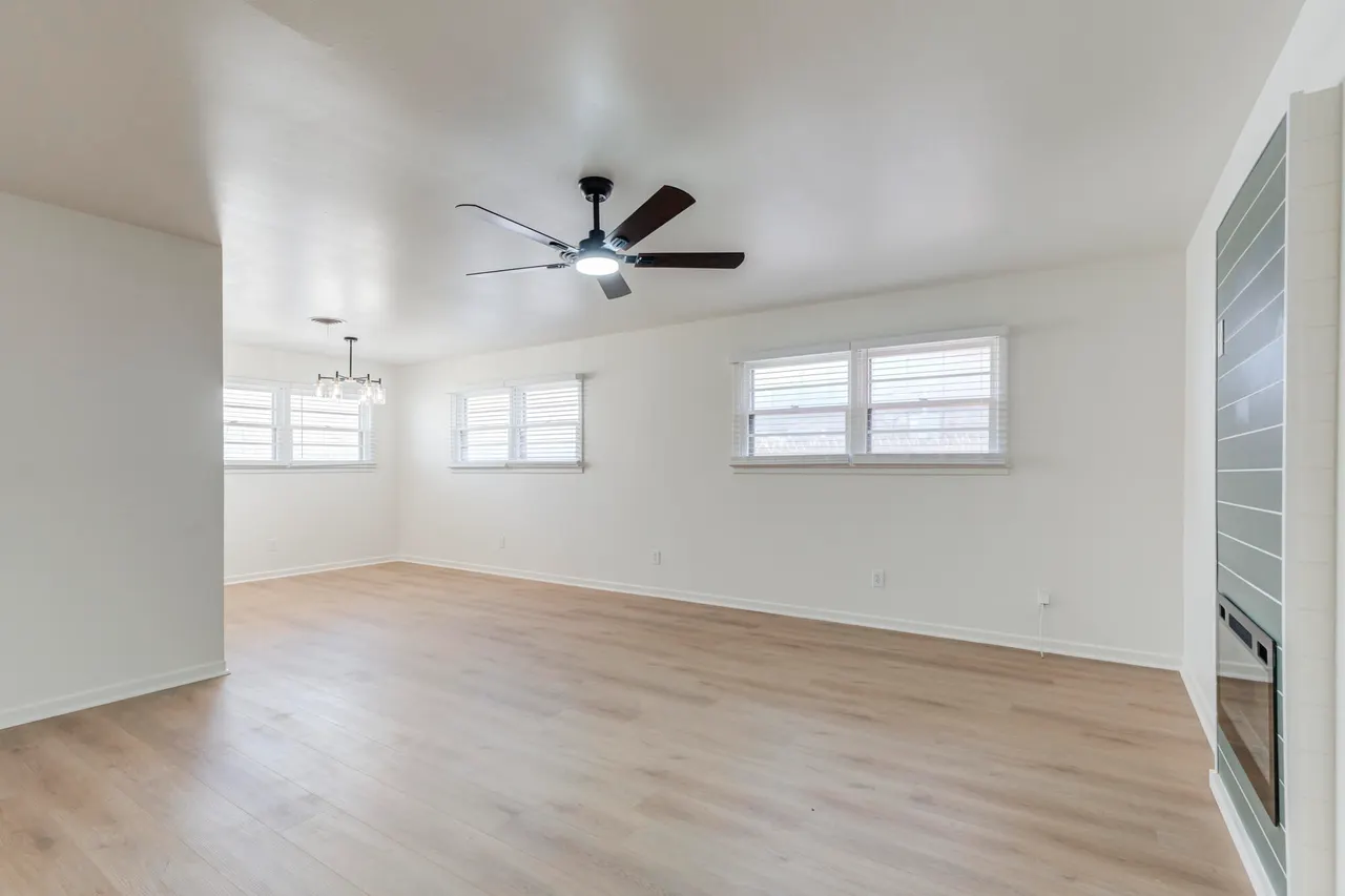 Photo 4 — 4404 28th Street, Lubbock, TX 79410