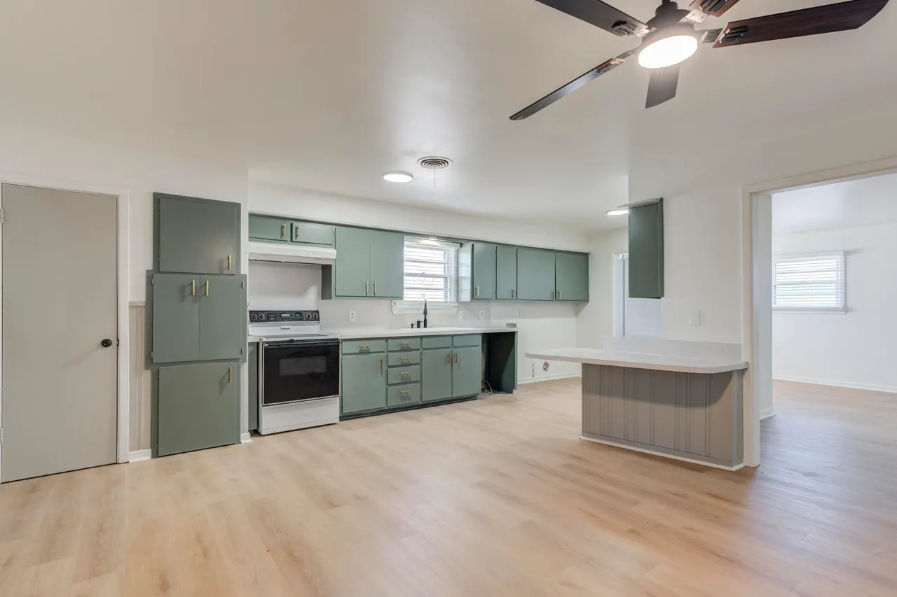 Photo 13 — 4404 28th Street, Lubbock, TX 79410