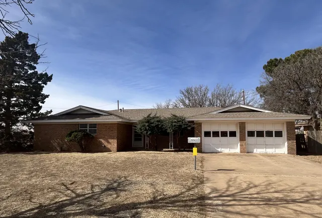 Front exterior — 1926 Avenue H, Levelland, TX 79336