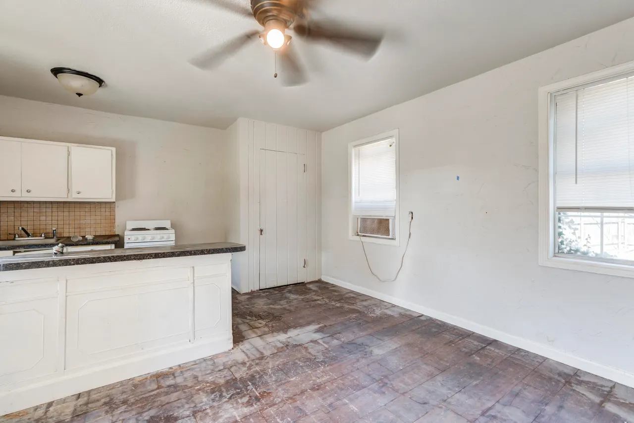 Photo 4 — 2608 Avenue V, Lubbock, TX 79411