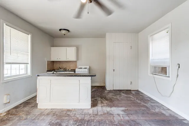 Photo 5 — 2608 Avenue V, Lubbock, TX 79411