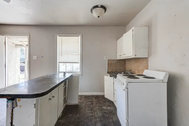 Photo 6 — 2608 Avenue V, Lubbock, TX 79411