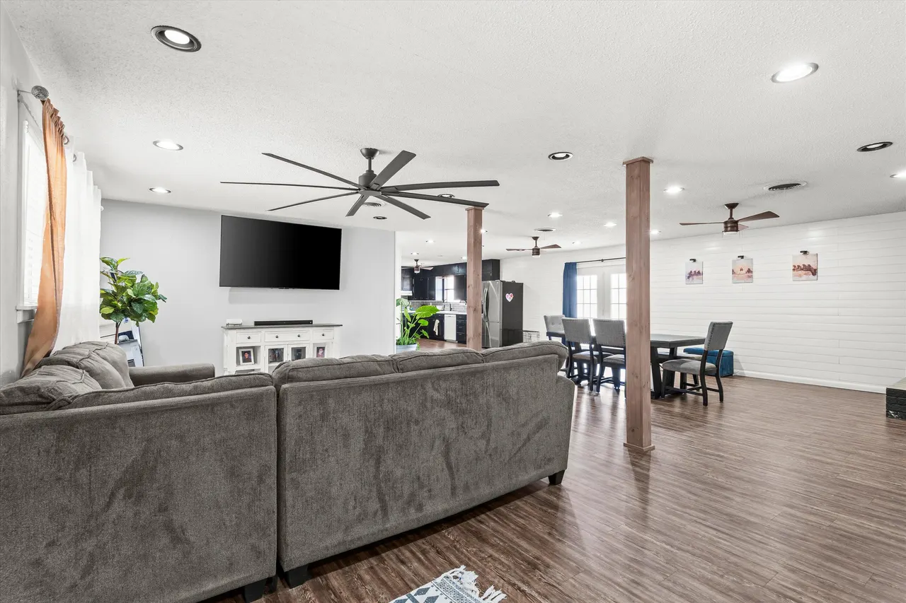 Photo 8 — 219 Redwood Lane, Levelland, TX 79336