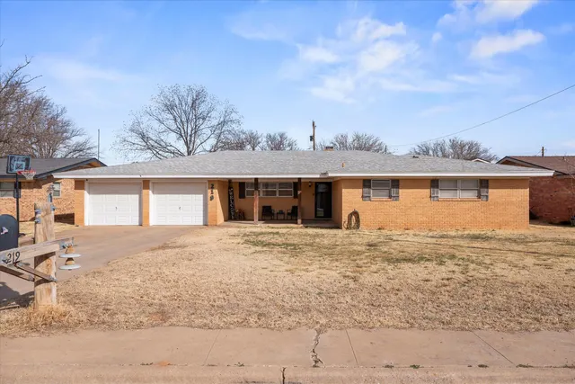 Front exterior — 219 Redwood Lane, Levelland, TX 79336