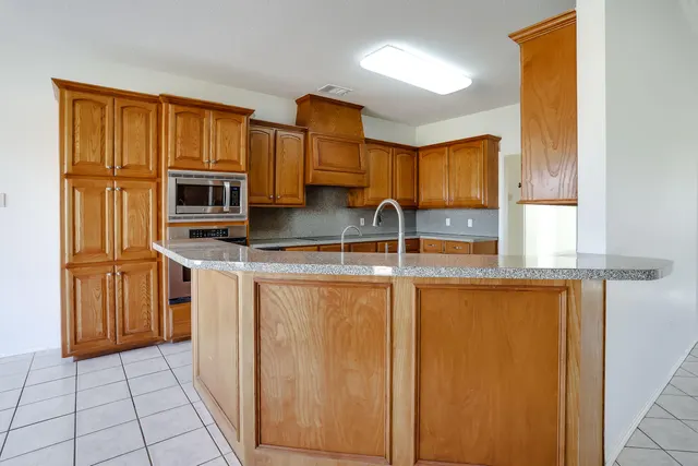 Photo 6 — 7807 Prentiss Avenue, Lubbock, TX 79424