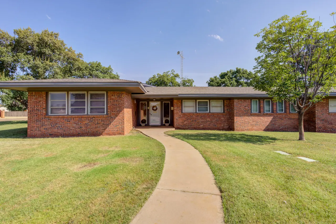 Front exterior — 1301 E Tate Street, Brownfield, TX 79316