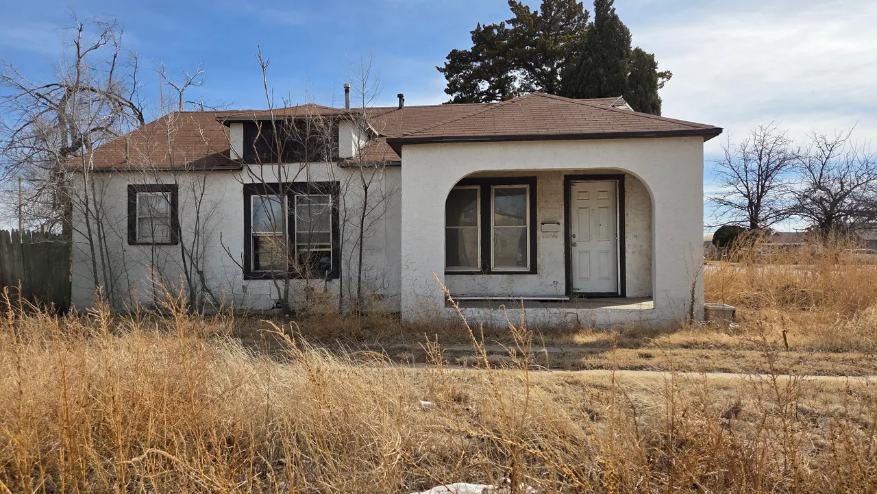 Front exterior — 800 S 10th Street, Slaton, TX 79364