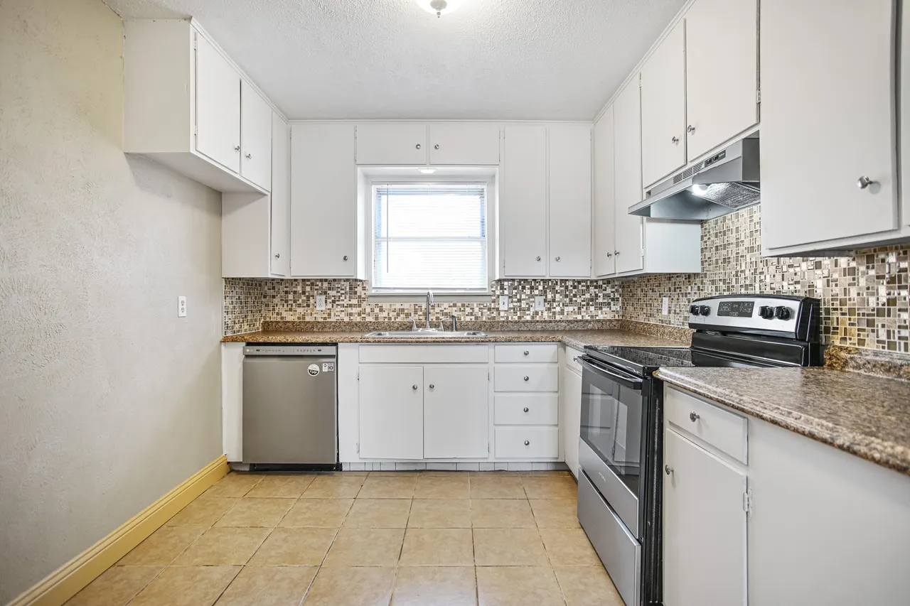 Photo 6 — 2528 71st Street, Lubbock, TX 79413