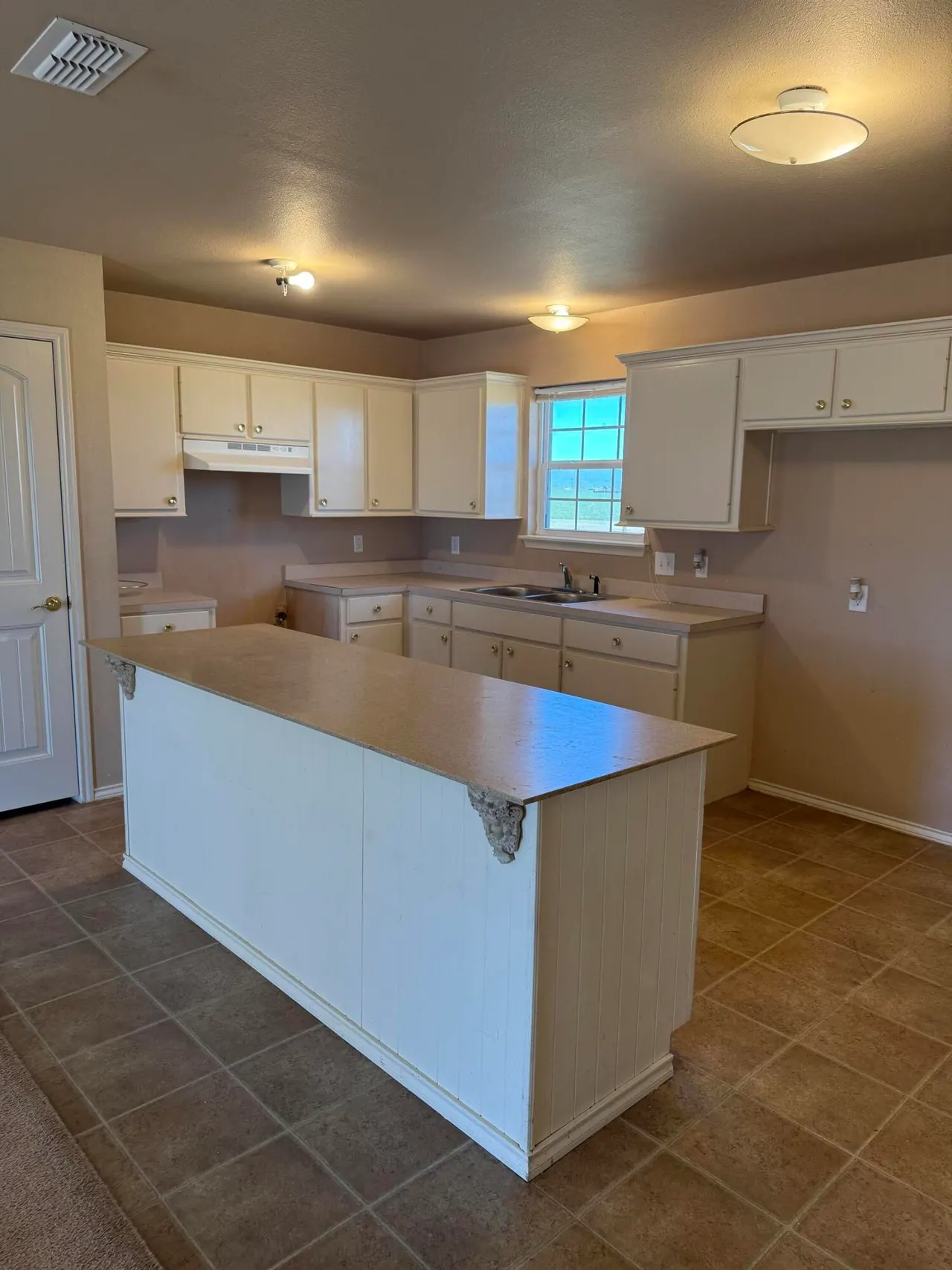 Photo 9 — 1307 Avenue A, Olton, TX 79064