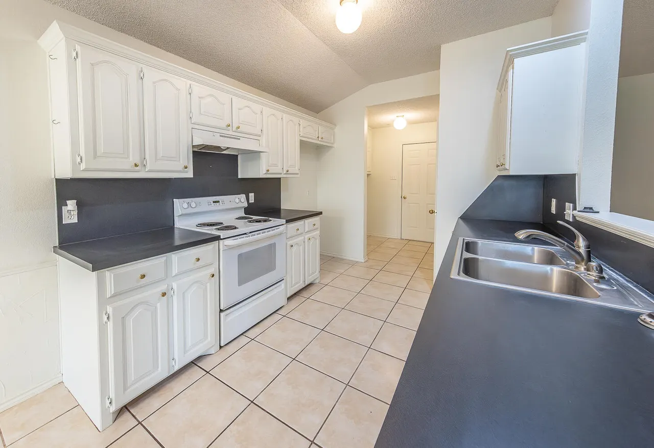Photo 3 — 6109 13th Street, Lubbock, TX 79416