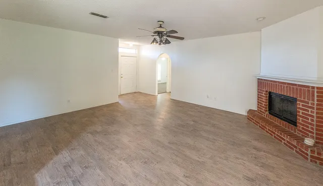 Photo 4 — 6109 13th Street, Lubbock, TX 79416