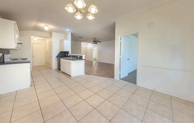 Photo 7 — 6109 13th Street, Lubbock, TX 79416