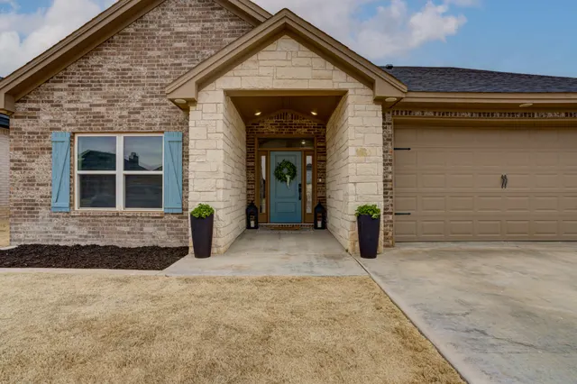 Photo 3 — 5834 Harvard Street, Lubbock, TX 79416