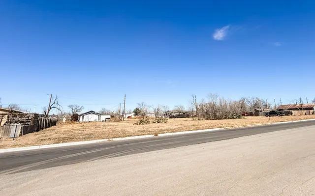 Photo 2 — 7316 26th Street, Lubbock, TX 79407