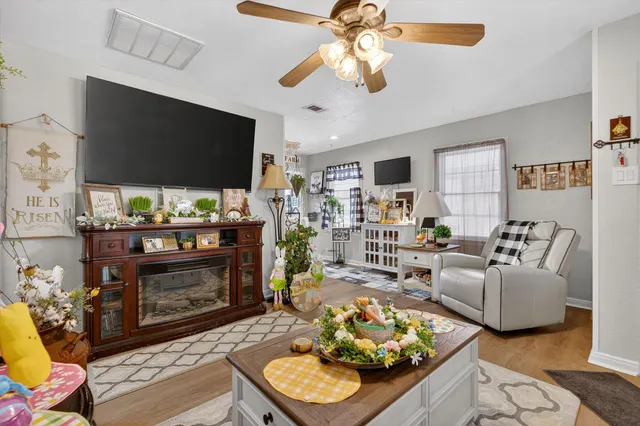 Photo 4 — 2003 33rd Street, Lubbock, TX 79411