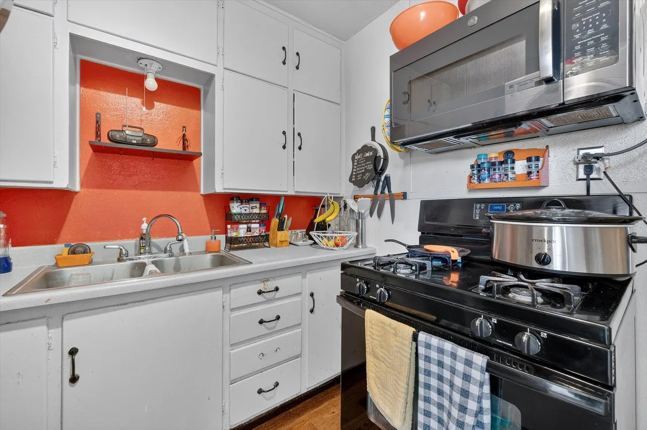 Photo 13 — 2003 33rd Street, Lubbock, TX 79411