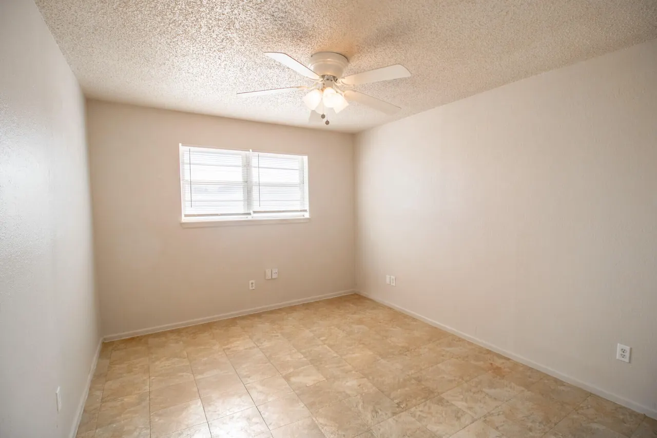 Photo 9 — 7404 Avenue W, Lubbock, TX 79423