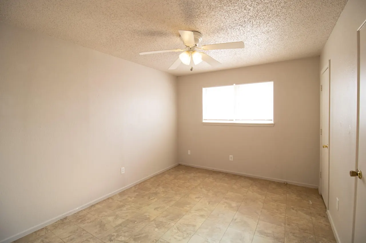Photo 7 — 7404 Avenue W, Lubbock, TX 79423