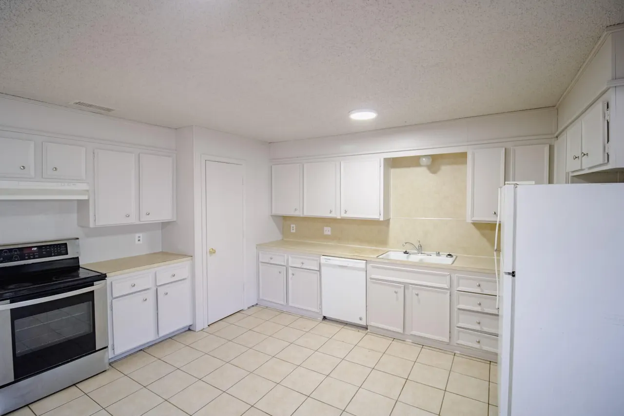 Photo 4 — 7404 Avenue W, Lubbock, TX 79423