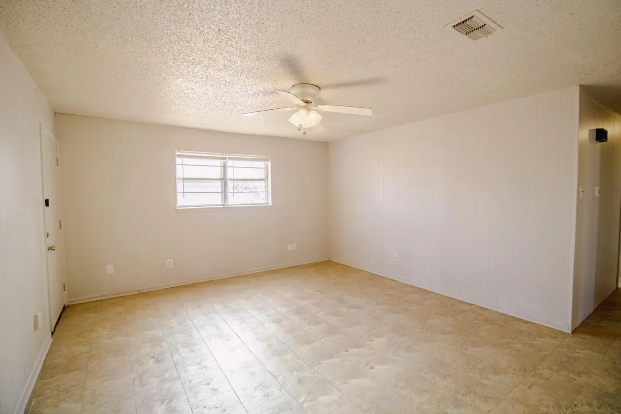 Photo 2 — 7404 Avenue W, Lubbock, TX 79423