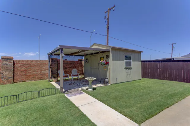 Photo 5 — 118 N Vicksburg Avenue, Lubbock, TX 79416