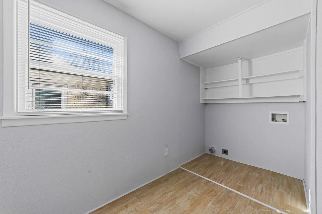 Photo 6 — 3017 E 3rd Street, Lubbock, TX 79403