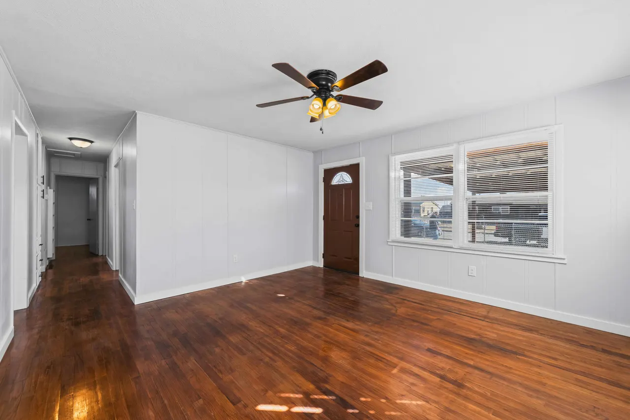 Photo 2 — 3017 E 3rd Street, Lubbock, TX 79403