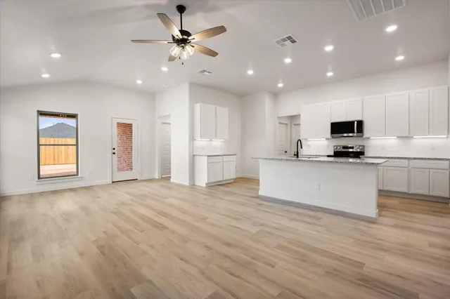 Photo 4 — 2420 Aberdeen Avenue, Wolfforth, TX 79382