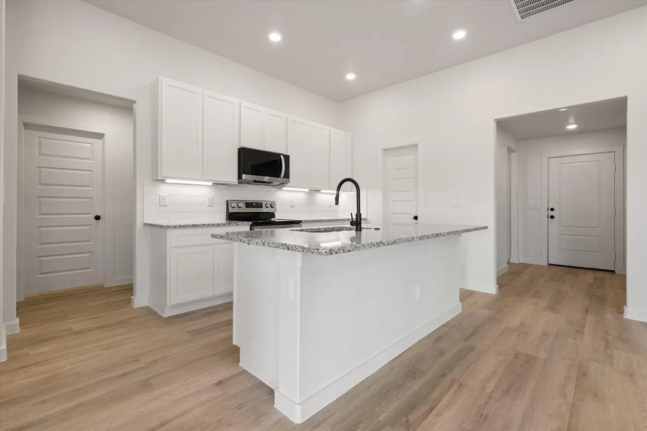 Photo 7 — 2420 Aberdeen Avenue, Wolfforth, TX 79382