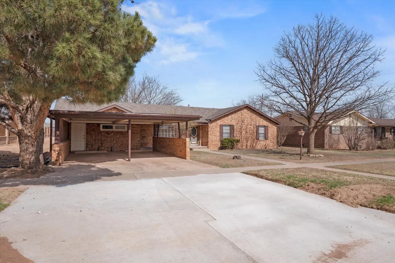 Photo 2 — 908 W Main Street, Post, TX 79356