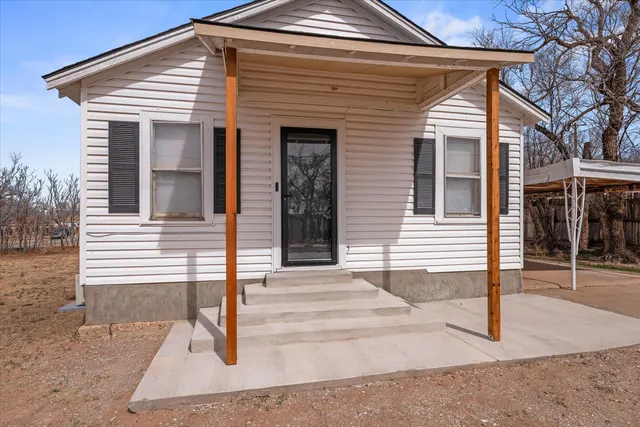 Photo 2 — 1209 13th Street, Levelland, TX 79336