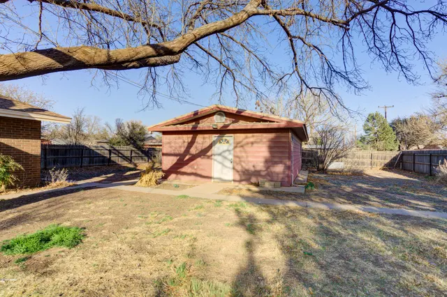 Photo 3 — 509 18th Street, Seagraves, TX 79359