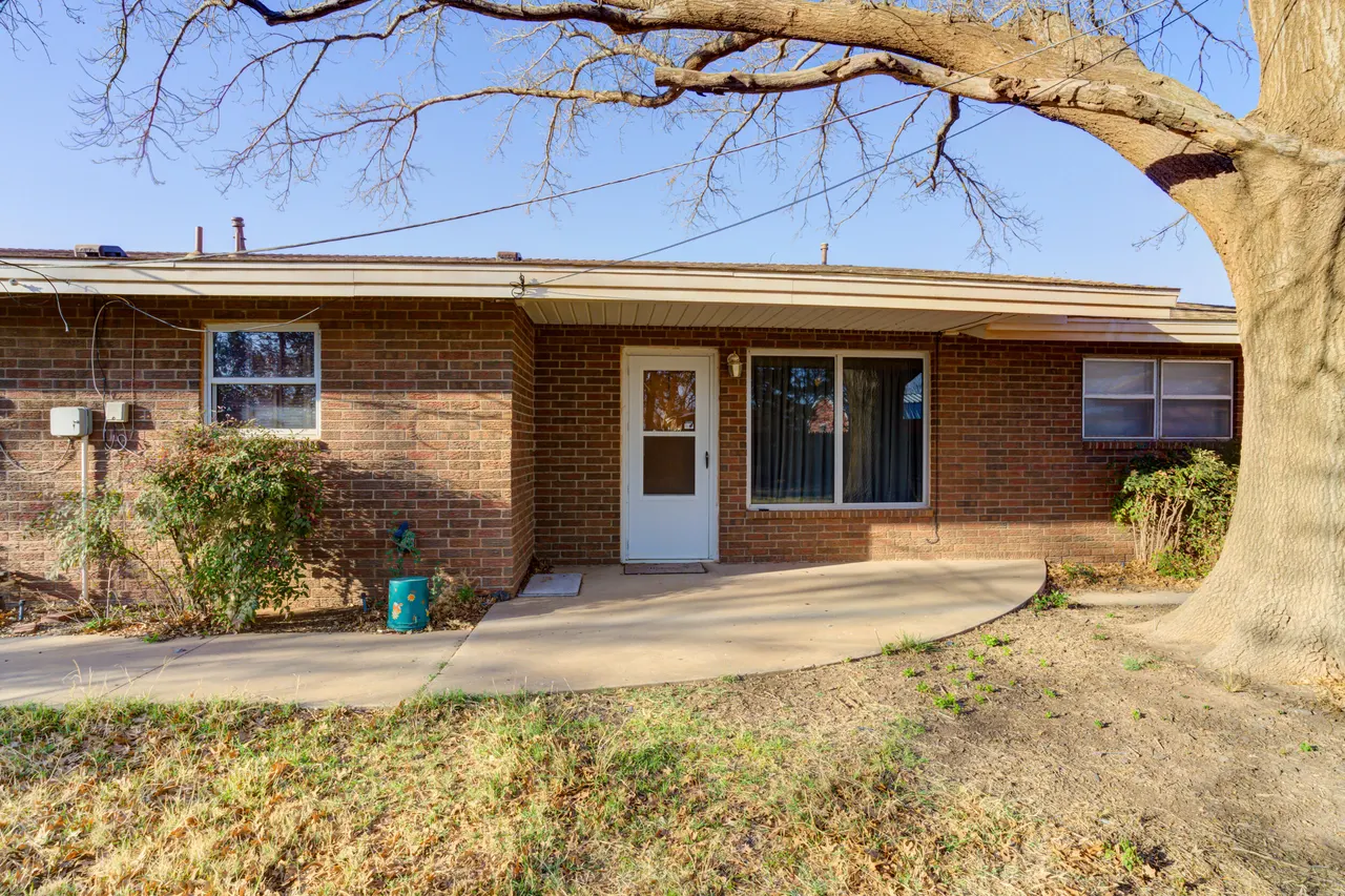 Photo 5 — 509 18th Street, Seagraves, TX 79359