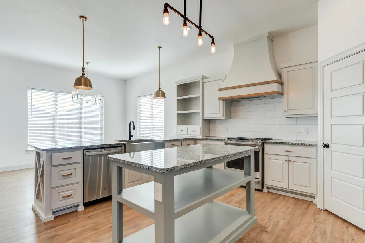 Photo 6 — 6805 51st Street, Lubbock, TX 79407